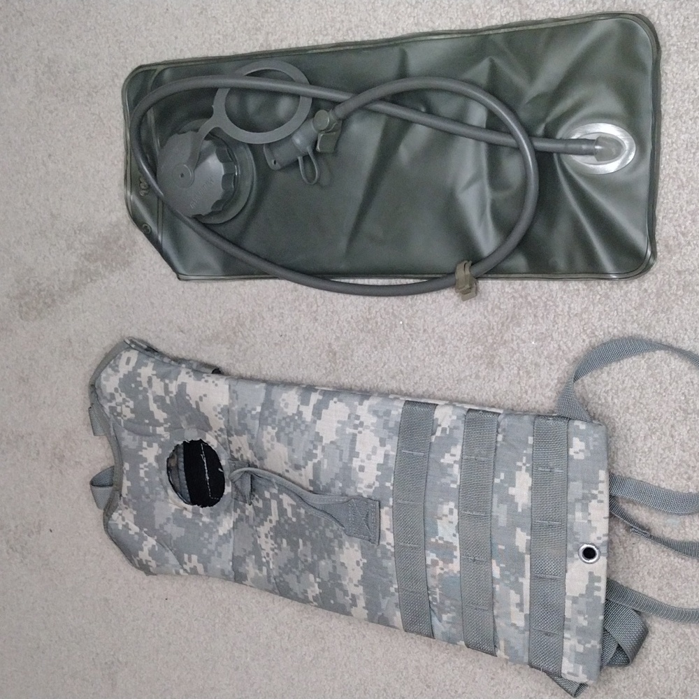 HYDRAMAX:  Large 100 Oz. Hydration Hiking Backpack Travel Bladder / Carrier
